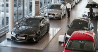 Продажи легковых автомобилей в России показывают снижение за 2015 года